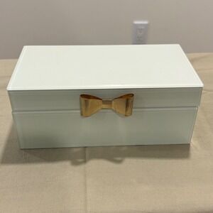 Cynthia Rowley jewelry/ storage box creamy green